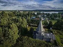 Une église en bois.