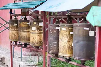Moulins à prières du temple Vajradhara à Oulan-Bator (Mongolie).