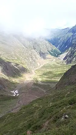 Vue de la vallée de la Pez depuis le sentier descendant du port de la Pez.