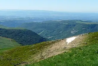 La vallée du ruisseau de Livernade depuis le plomb du Cantal.