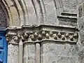 Chapiteaux du portail.