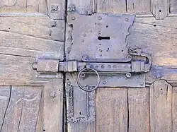 Détail du système de fermeture de la porte