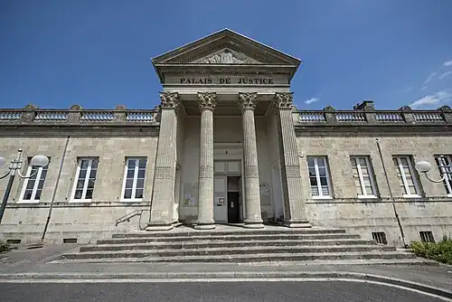 Le palais de justice.