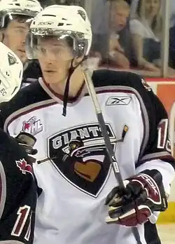 Photographie du joueur avec le maillot des Giants de Vancouver