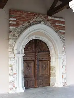 Vantaux de l'église, classés aux Monuments historiques.