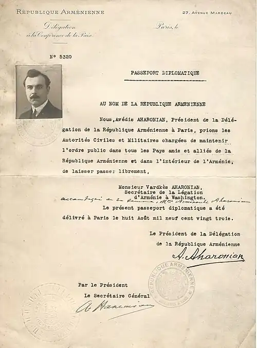 Le passeport diplomatique de Vartkes Aharonian émis le 8 août 1923.