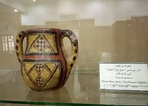 Vase en poterie, de Beni Aïssi à Tizi ouzou du XIXe&nbsp;siècle