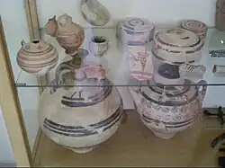 Vases mycéniens provenant de l'acropole de Koukounariés (XIIe&nbsp;siècle&nbsp;av. J.-C.)