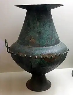 Vase biconique en bronze, peut-être de Vulci, 720-700 av. J.-C.