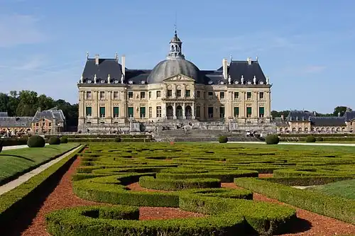 Parterre de broderies (motifs semblables à des broderies ) à Vaux-le-Vicomte