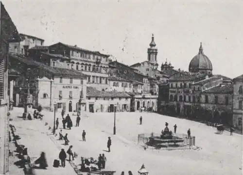 Vue sur la place des Galli avec campanile et coupole de la Basilique, Fin XIXe&nbsp;siècle-début XXe&nbsp;siècle