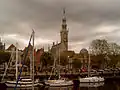 l'hôtel de ville et le port