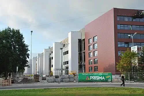 Atelier d'usine transformé en hypermarché