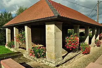 Grande fontaine-lavoir de Velotte