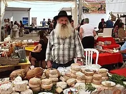 Stand d'un fromage à Venaco, en Corse