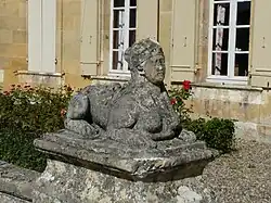 Une des deux sphynges.