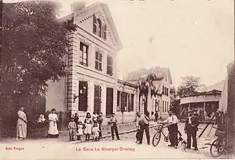 La seconde gare du Bourget, photographiée au début du XXe&nbsp;siècle. Elle a été construite en 1871 à la suite de la destruction de la première pendant les batailles de la guerre franco-allemande de 1870,