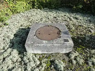 La tête de puits matérialisée no&nbsp;4 bis en 2011.