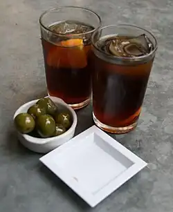 Verres de Vermouth et olives