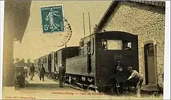 Le tramway à la gare tramway de Verneuil, à côté de la gare grandes lignes