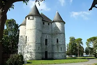 Vernon - le château des Tourelles.