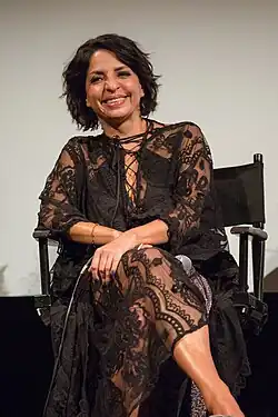 Veronica Falcón interprète Catherine.