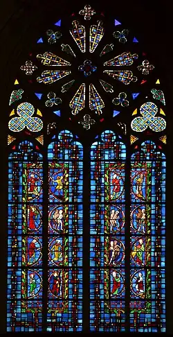 Vitrail du XIIIe&nbsp;siècle dans la chapelle Notre-Dame de Lourdes.