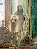 Statue d'une sainte.