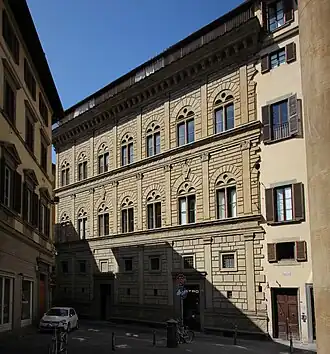 Palais Rucellai à Florence (1446-1451).