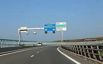 Vue de l'autoroute A16 sur le viaduc.