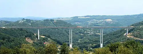 Ensemble du viaduc vu de Naves