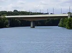 Viaduc sur l'Oise depuis le chemin de halage à Éragny.