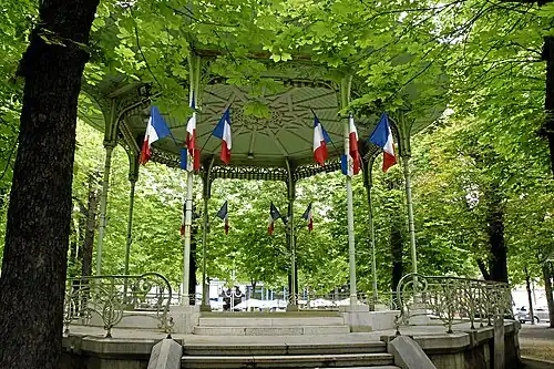 Vichy, kiosque à musique du parc des Sources.
