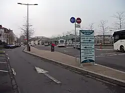 Séparation des voies dans la gare routière