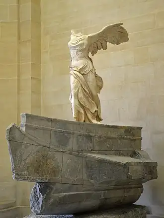 La victoire de Samothrace, début IIIe&nbsp;siècle Musée du Louvre.