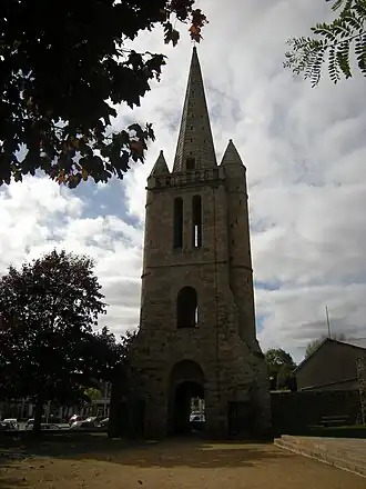 Bichromatisme dans le clocher-porche de l'ancienne église de Paimpol.
