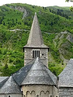 Les toits et le clocher.