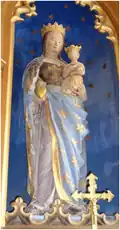 Vierge à l’enfant en pierre calcaire du XVe&nbsp;siècle (ISMH 18/08/1985).