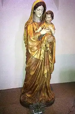 Statue de la Vierge Marie et de l'Enfant Jésus dans l'église abbatiale.