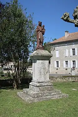 Statue de la Vierge à l'Enfant.
