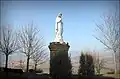 Vierge sur l'esplanade près de l'église.