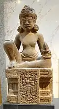 Divinité proche du Buddha du vihara de Đồng Dương. Fin IXe. H. 85&nbsp;cm. Museum Rietberg