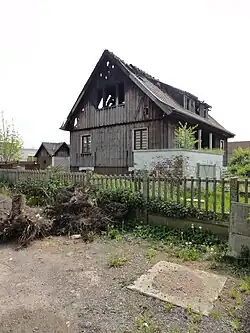 Le puits Vieille Machine no&nbsp;2 dans son environnement.