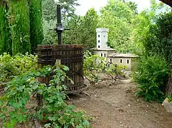 Vieux pressoir au Parc Phœnix de Nice