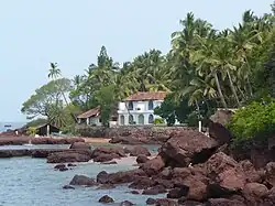 Vue près de la jetée de Dona Paula. Un ancien village à la périphérie de Panjim, transformé en station balnéaire.