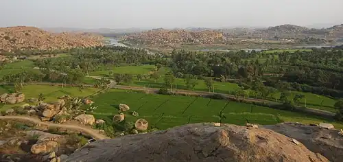 Vue sur la vallée depuis le Mont Anjaneya.