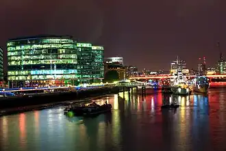 Image large-gamme du Tower Bridge de Londres, mappage tonal à partir de 5&nbsp;clichés.