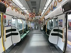 Intérieur de la voiture 8 possédant moins de sieges