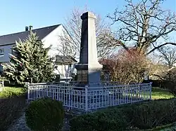 Le monument aux morts.