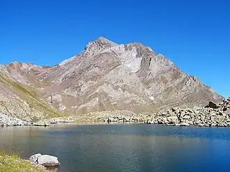 Clot de la Hount au centre, pic de Cerbillona à droite.